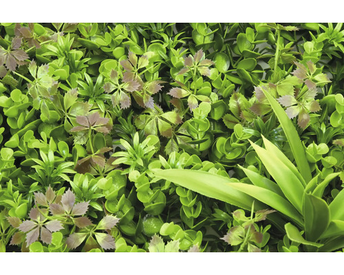 Künstliche Pflanzenwand mit verschiedenen grünen Blättern