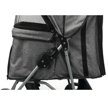 Detailansicht eines grauen Tierwagens mit Netzfenster.