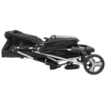 Zusammengeklappter Kinderwagen