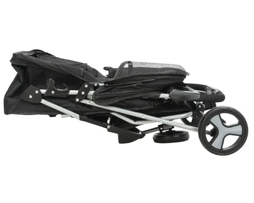 Zusammengeklappter Kinderwagen