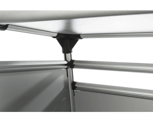 Detailansicht eines Aluminiumregals mit Kunststoffverbindungsstücken