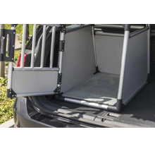 Hundebox für das Auto mit geöffneter Tür