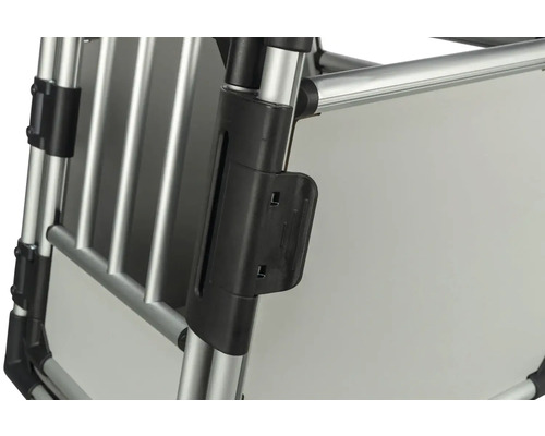 Vue détaillée d'une cage de transport pour chiens en aluminium avec raccords en plastique.