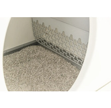 Innenansicht einer Katzentoilette mit Katzenstreu