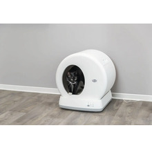 Katze in einer automatischen Katzentoilette der Marke Trixie