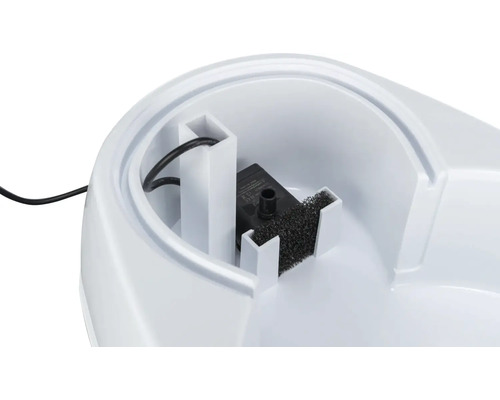 Innenansicht eines Trinkbrunnens für Haustiere mit Pumpe und Filter