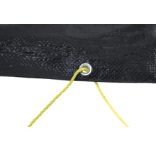 Vue détaillée d'une bâche avec oeillet et corde de fixation