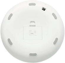 Unterseite eines automatischen Futterautomaten für Haustiere mit Schalter und Batteriefach