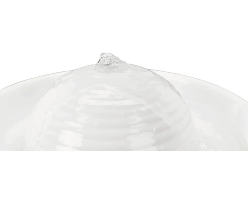 Nahaufnahme eines Zimmerbrunnens mit Wasser