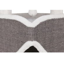 Detailansicht eines Katzenkratzbaums mit Höhlen und Sisaloberfläche