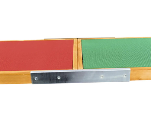 Set de boccia avec surfaces de jeu rouges et vertes