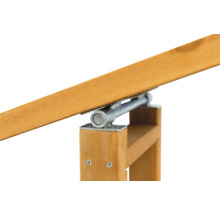 Vue détaillée d'une pergola en bois avec ferrures métalliques