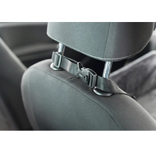 Autositz mit befestigtem Kopfstützbügel