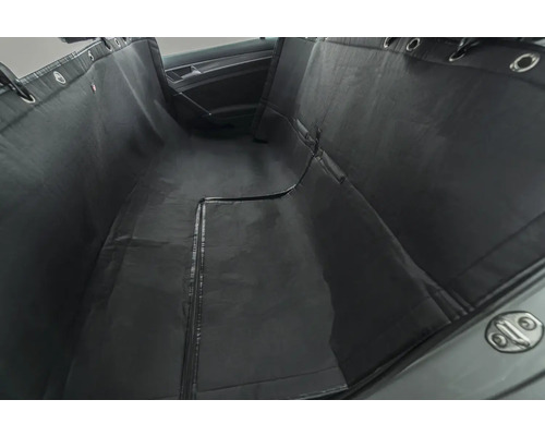 Schwarze Autoschondecke zum Schutz des Rücksitzes vor Schmutz und Beschädigungen.