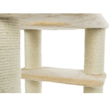 Gros plan sur un arbre à chat avec des poteaux en sisal et des plateformes