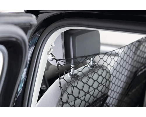 Filet de protection dans l'habitacle du véhicule pour sécuriser le chargement