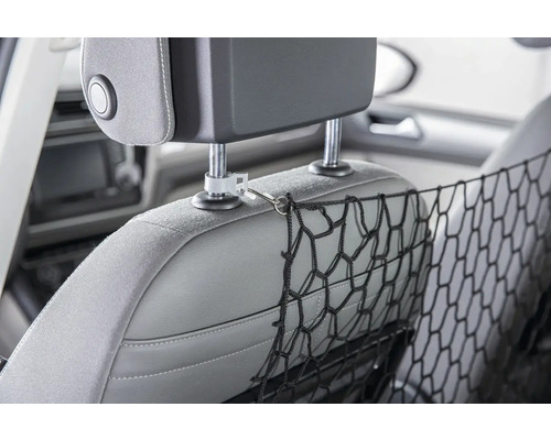 Vue détaillée d'un siège de voiture avec un filet à bagages monté pour sécuriser le chargement