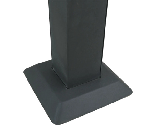 Vue détaillée d'un socle carré pour un poteau