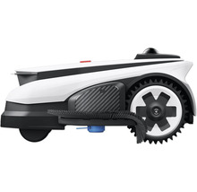 Vue latérale du robot tondeuse