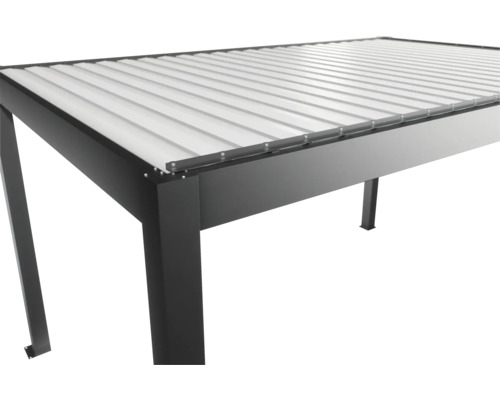 Vue détaillée d'un pavillon avec toit à lamelles