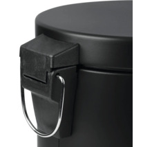 Detailansicht eines schwarzen Treteimers mit Deckel und Griff