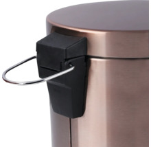 Vue détaillée d'une poubelle à pédale avec poignée