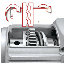 Innenansicht eines Geräts mit Zahnrädern und einem Warnhinweis zur Bedienung