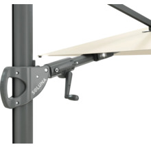 Detailansicht eines Sonnenschirms mit Kurbelmechanismus und Soluna Logo