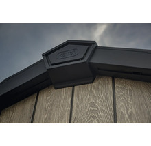 Vue détaillée d'un coin de cabanon de jardin avec le logo Keter.