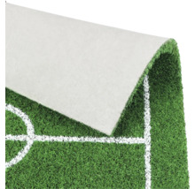 Kunstrasen mit Fussballfeldmarkierung