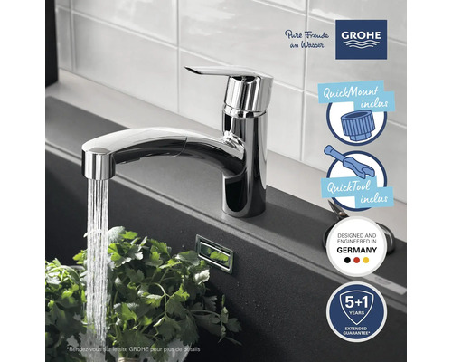 Robinet de cuisine Grohe avec eau courante dans un évier