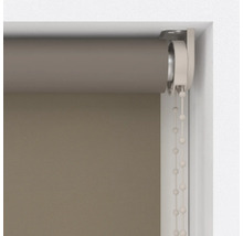 Detailansicht eines Rollos mit Kettenzug zur Fensterdekoration