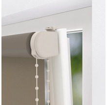 Detailansicht eines Rollos mit Kettenzug zur Fensterdekoration