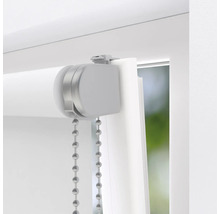 Detailansicht eines Rollos mit Kettenzug zur Fensterdekoration