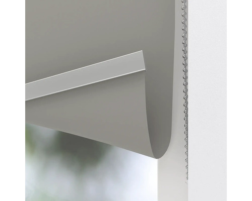 Detailansicht eines Rollos mit Kettenzugmechanismus