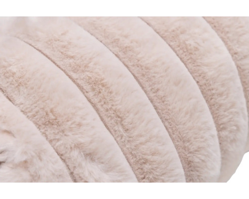 Nahaufnahme eines Dekokissens mit weichem Bezug