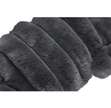 Nahaufnahme von grauem Kunstfell