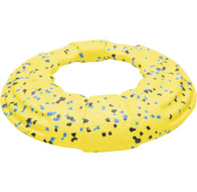 Gelber Hundespielzeugring mit Punktmuster