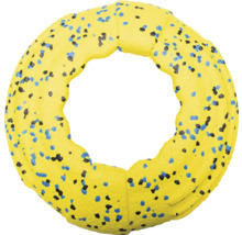 Gelber Hundespielzeugring mit blauen und schwarzen Flecken