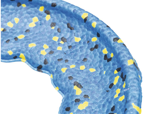 Ausschnitt eines blauen Badesitzrings mit gelben und schwarzen Elementen.