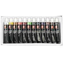 Set de couleurs aquarelles avec différentes nuances dans des tubes individuels.