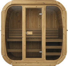 Saunahaus aus Holz mit Glastür und zwei Seitenfenstern, ausgestattet mit Holzbänken auf zwei Ebenen.