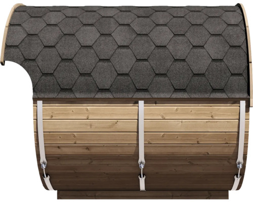 Vue extérieure d'un sauna tonneau avec des bardeaux hexagonaux gris foncé et des madriers en bois clair, maintenus par des sangles métalliques.