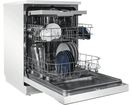 Lave-vaisselle ouvert avec vaisselle