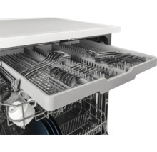 Lave-vaisselle ouvert avec tiroir à couverts et vaisselle