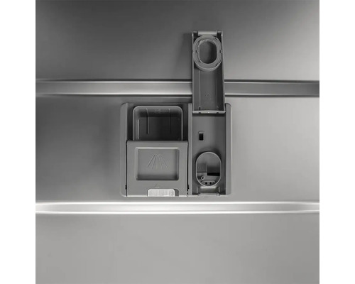 Intérieur d'un lave-vaisselle avec distributeur de détergent