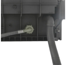 Detailansicht von Anschlüssen eines Geschirrspülers