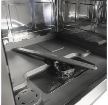 Innenansicht eines Geschirrspülers mit Sprüharm und Filter