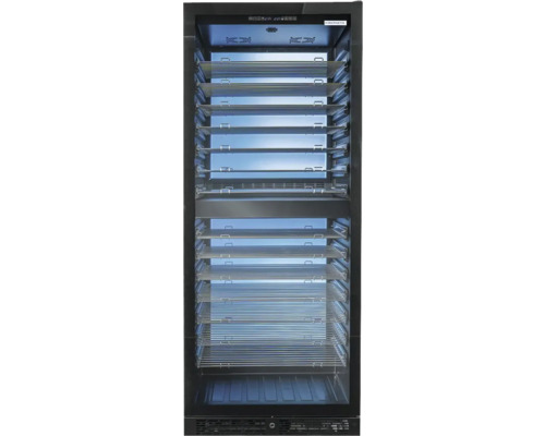 Cave à vin avec plusieurs étagères pour le stockage du vin