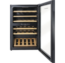 Cave à vin avec étagères en bois et porte en verre